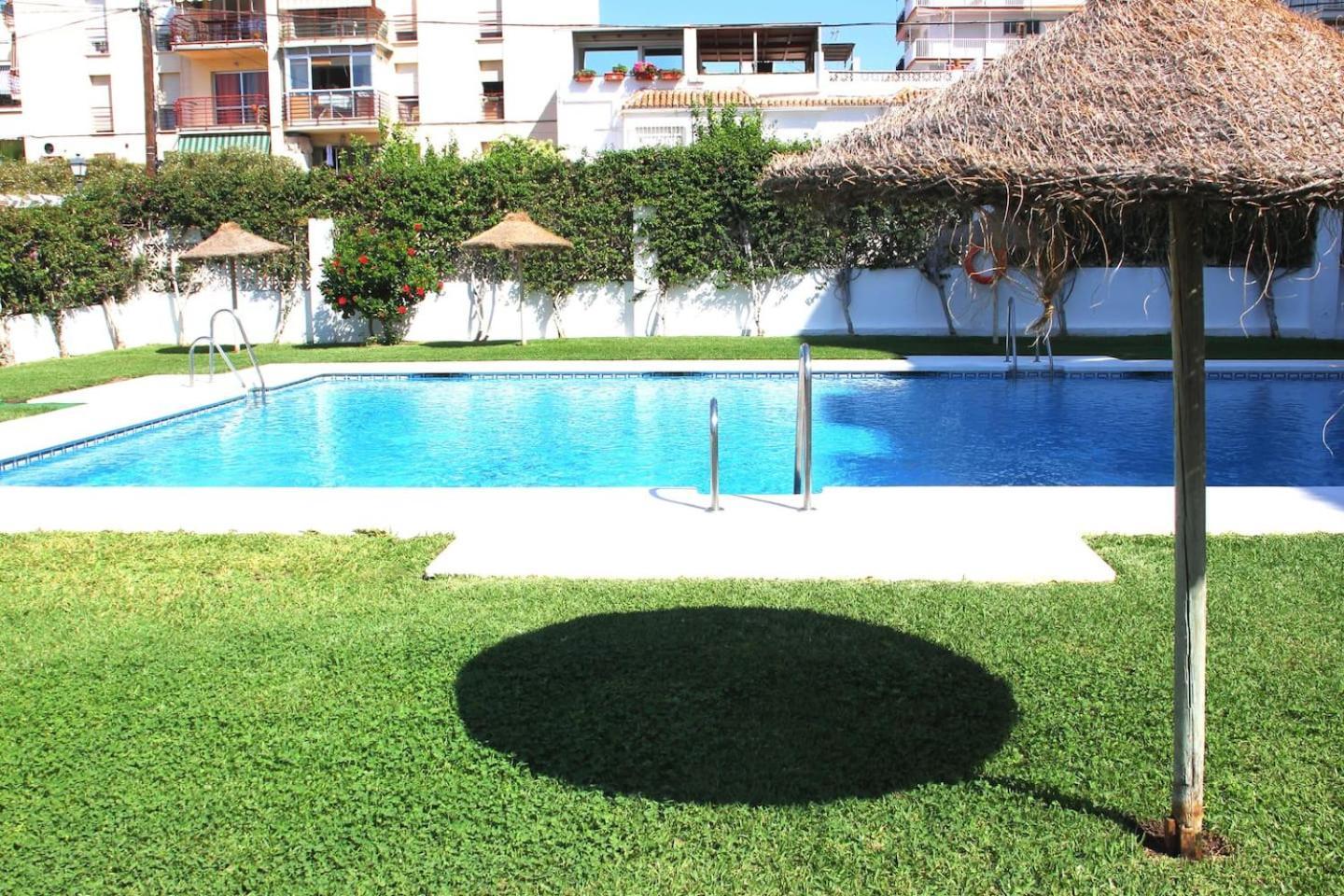 Nerja Gaviota Holidays Piscina Y Playa Exterior photo